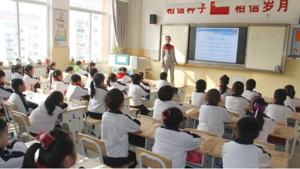 近視防控，教室照明選對(duì)LED護(hù)眼燈教室燈具有多重要？
